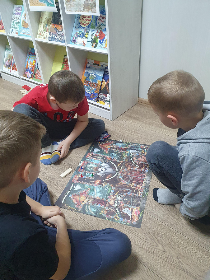 Мир настольных игр в библиотеке